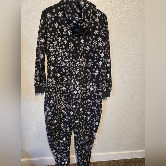 Old navy Microfleece Hooded One-Piece Pajamas - Picture 4 of 5